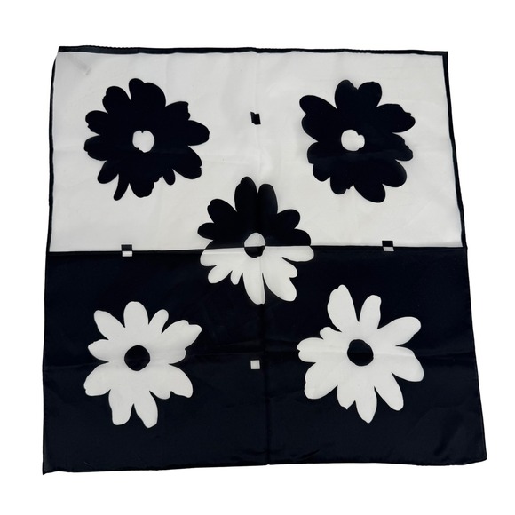 Nasharr Freres Ltd Accessories - Nasharr Freres Vintage Black White Daisy Floral Colorblock Square Scarf Mod 21in